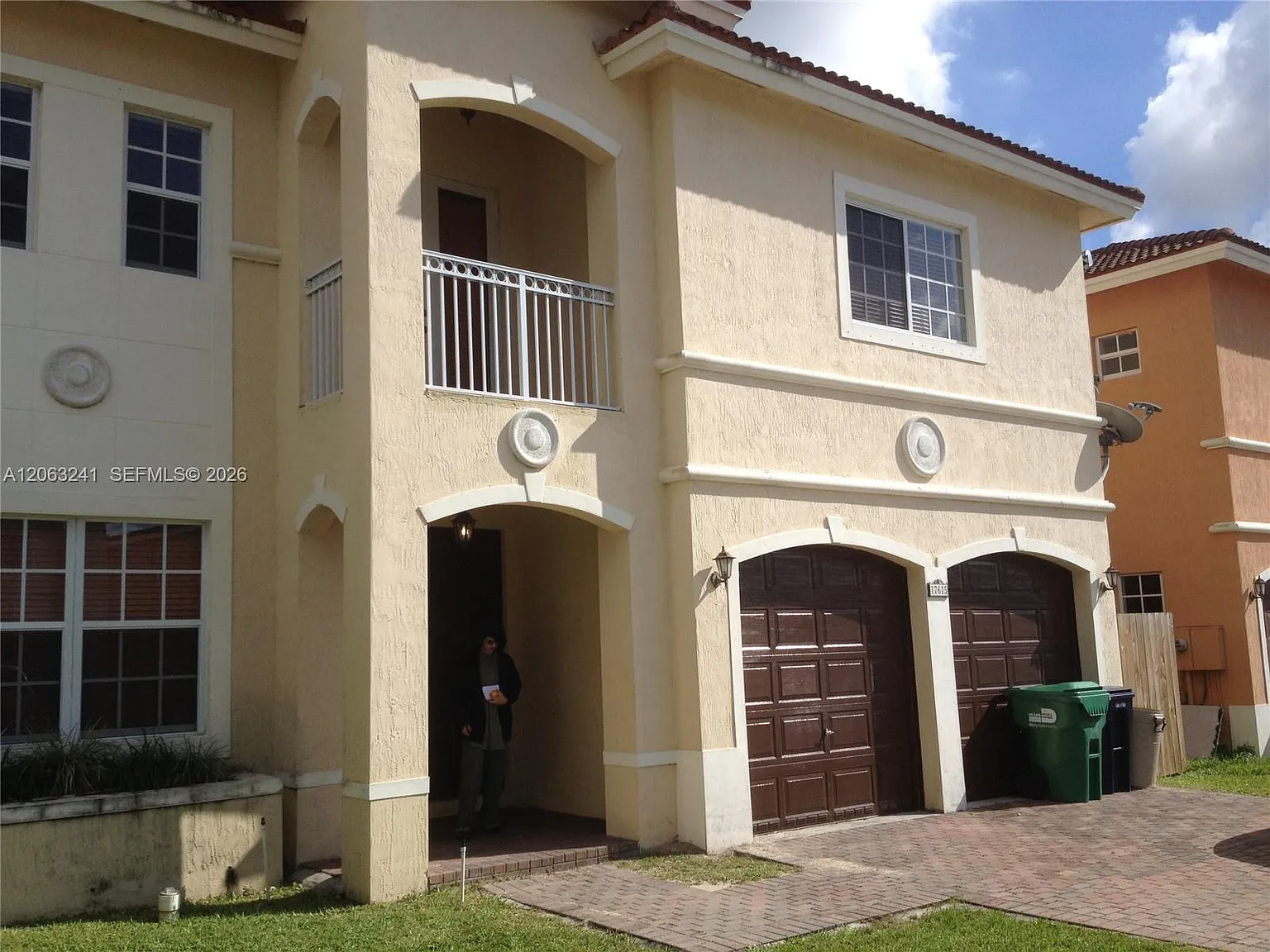 5 bed, 2740 sqft, $4,650 — Photo 2