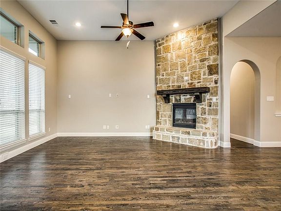 2nd image of 4704 Latour Ln
