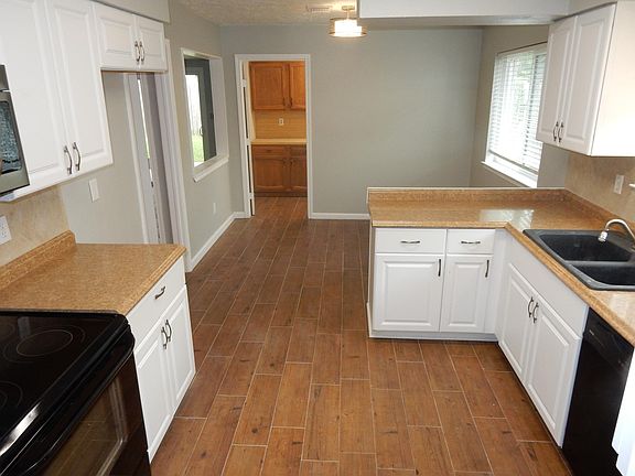 2nd image of 5609 Country Green St