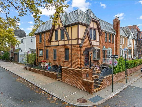 4th image of 7001 Louise Ter