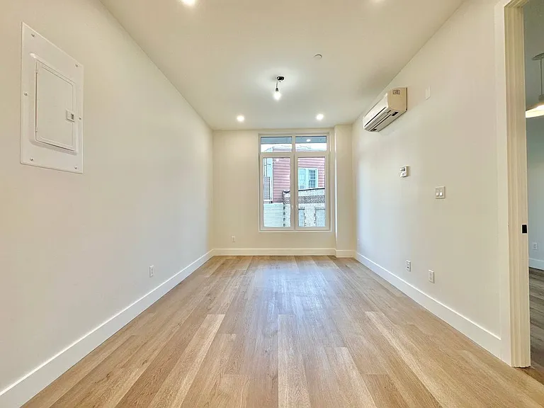 27-24 21st St #4B — Photo 6