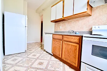 Rented by Safdie Realty Group