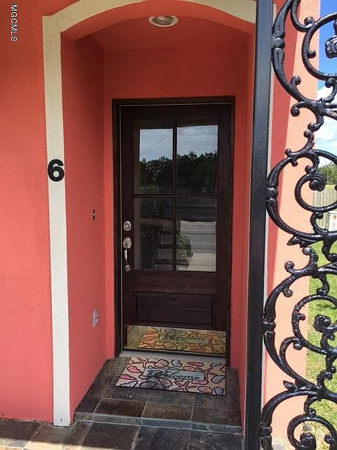 1st image of 6 Oak Alley Ln