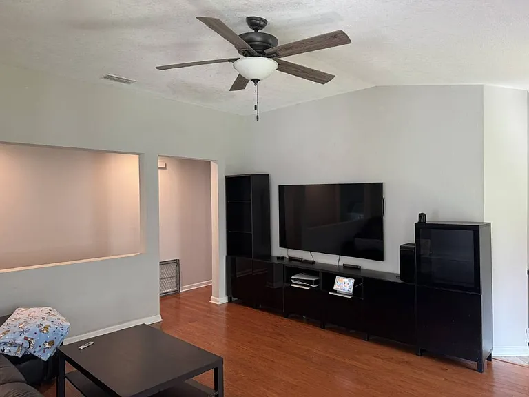 1189 Summer Bluff Rd — Photo 2
