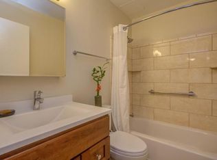 7 Commodore Dr, Emeryville, CA 94608