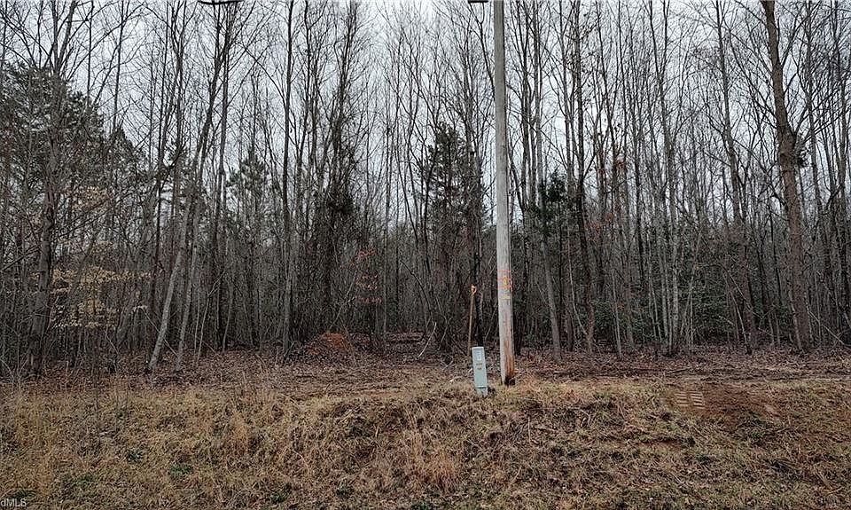 2nd image of 860 Shoreline Dr