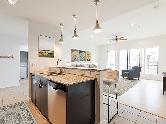 4th image of 401 E Boyd St Suite 205