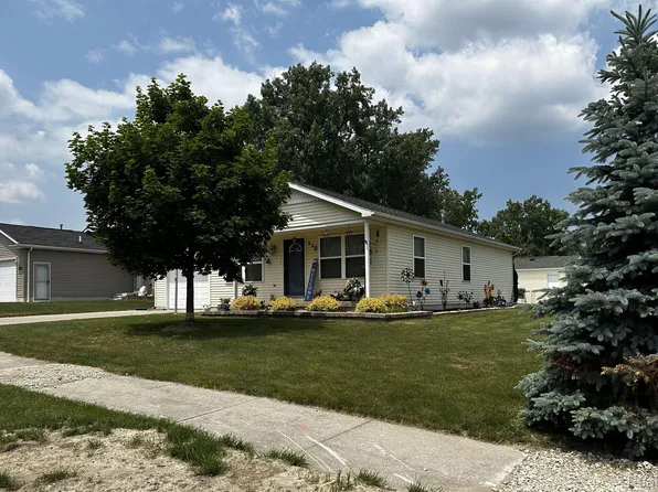 230 Harbor View Dr, Marysville, MI 48040