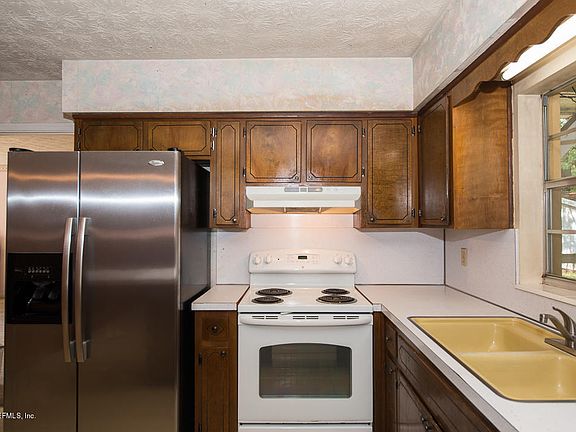 3rd image of 7820 Rondeau Dr E