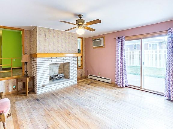 3rd image of 133 Currier Ave