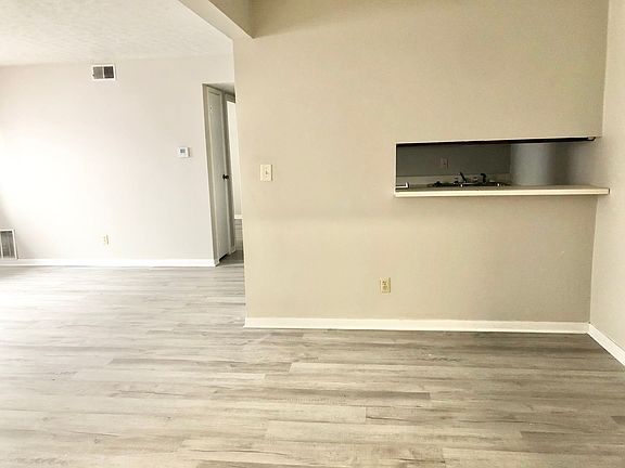 3rd image of 4400 Kanawha Tpke APT 1A
