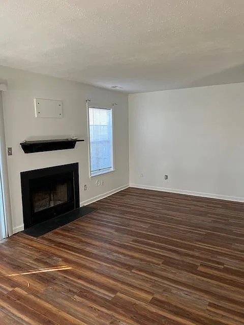 2 bed, 2.5 bath, 1400 sqft, $1,900 — Photo 3