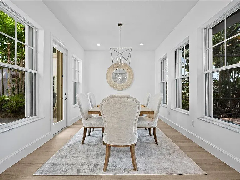 877 Taft Ct — Photo 14
