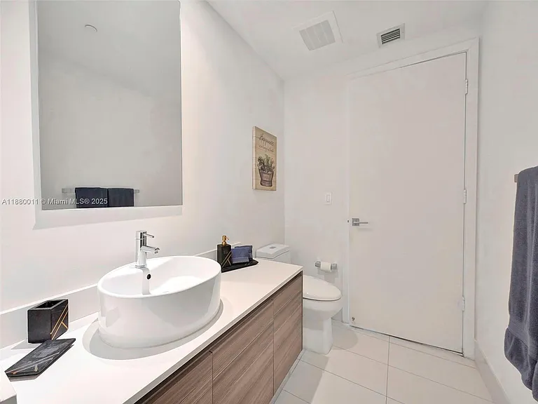 121 NE 34th St #1601 — Photo 15