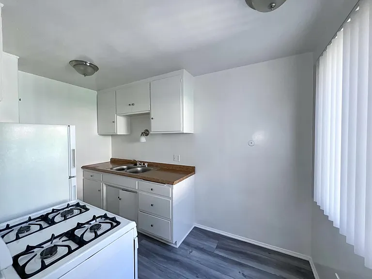 638 S Marengo Ave #6 — Photo 8