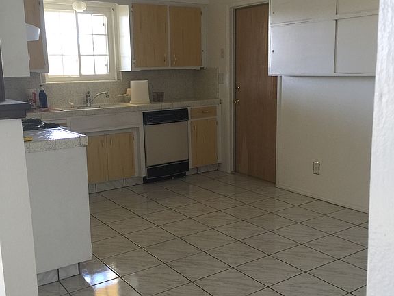 5th image of 1215 Edgewood Dr