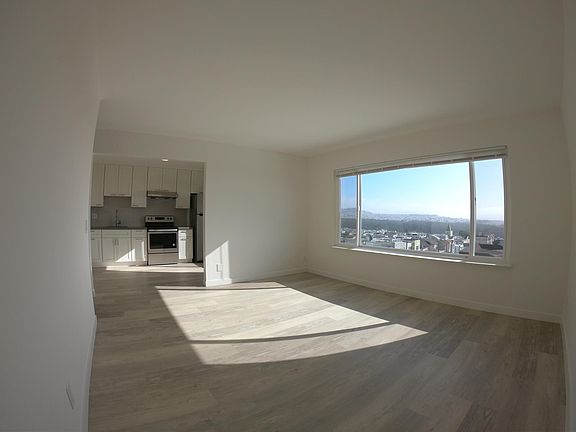 3rd image of 501 41st Ave APT 5
