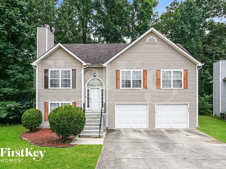 8012 Mustang Ln — Photo 2