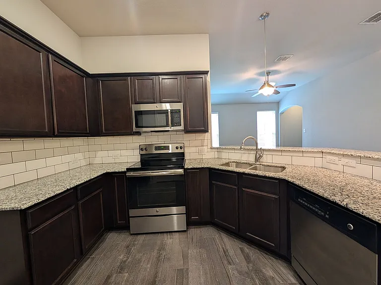 546 Creekside Frst — Photo 9