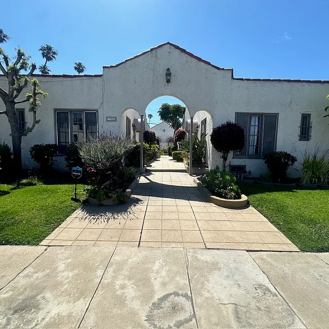 704 Victoria Ave