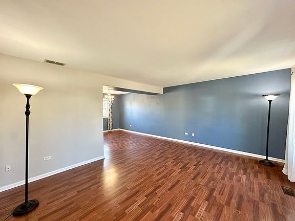 3rd image of 689 Gardenia Ln