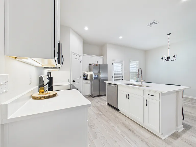 221 Tatum Ln — Photo 9