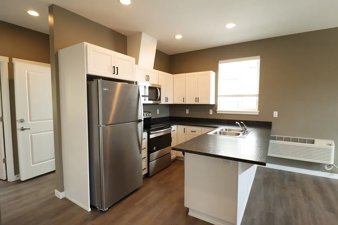 3 bed, $2,095 — Photo 2