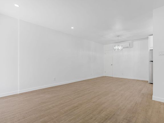 4th image of 405 W Elk Ave APT 2