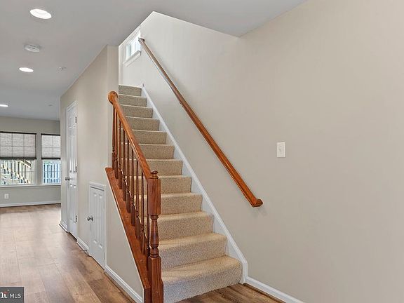 4th image of 22704 Ventura Way