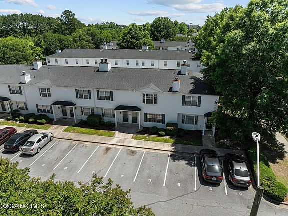 2nd image of 3829 Sterling Pointe Drive #Ss8