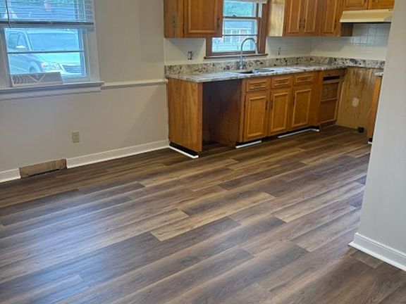 5th image of 719 Whitestone Dr #B