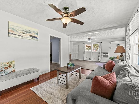 3rd image of 157 Glendale Heights