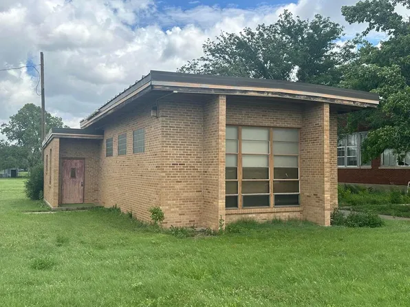 110 E 1st St, Kinsley, KS 67547