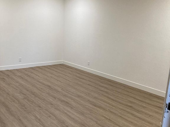 3rd image of 4398 Moorpark Ave #2