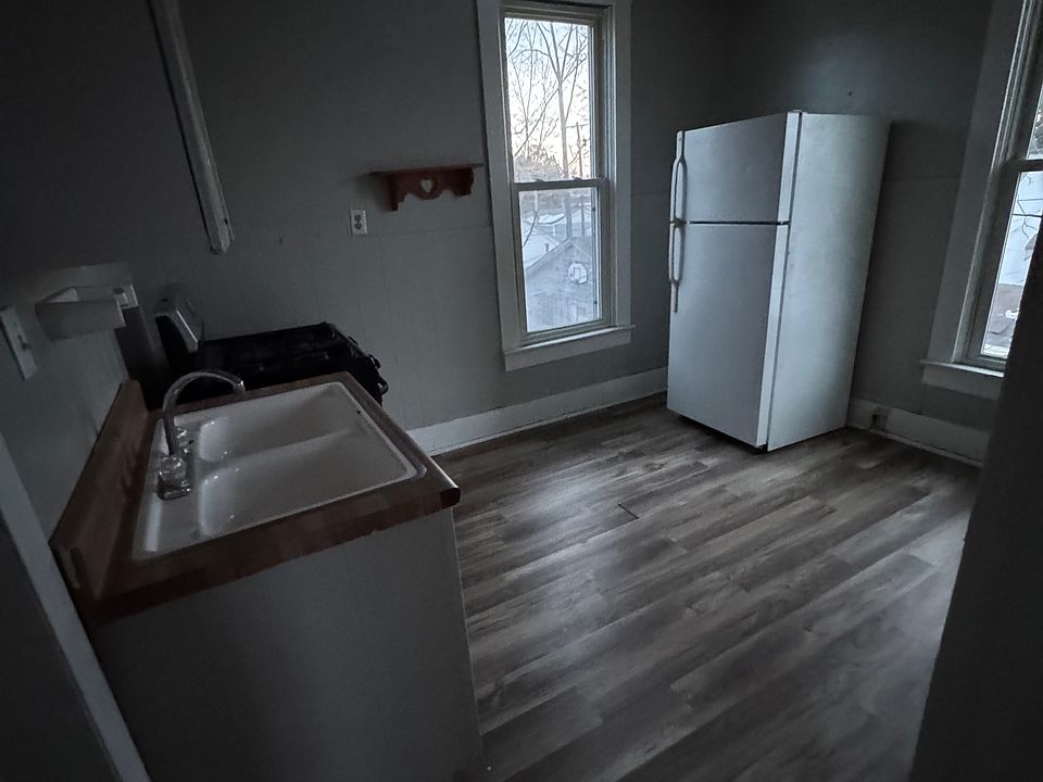 2nd image of 400 Gray Ave #B