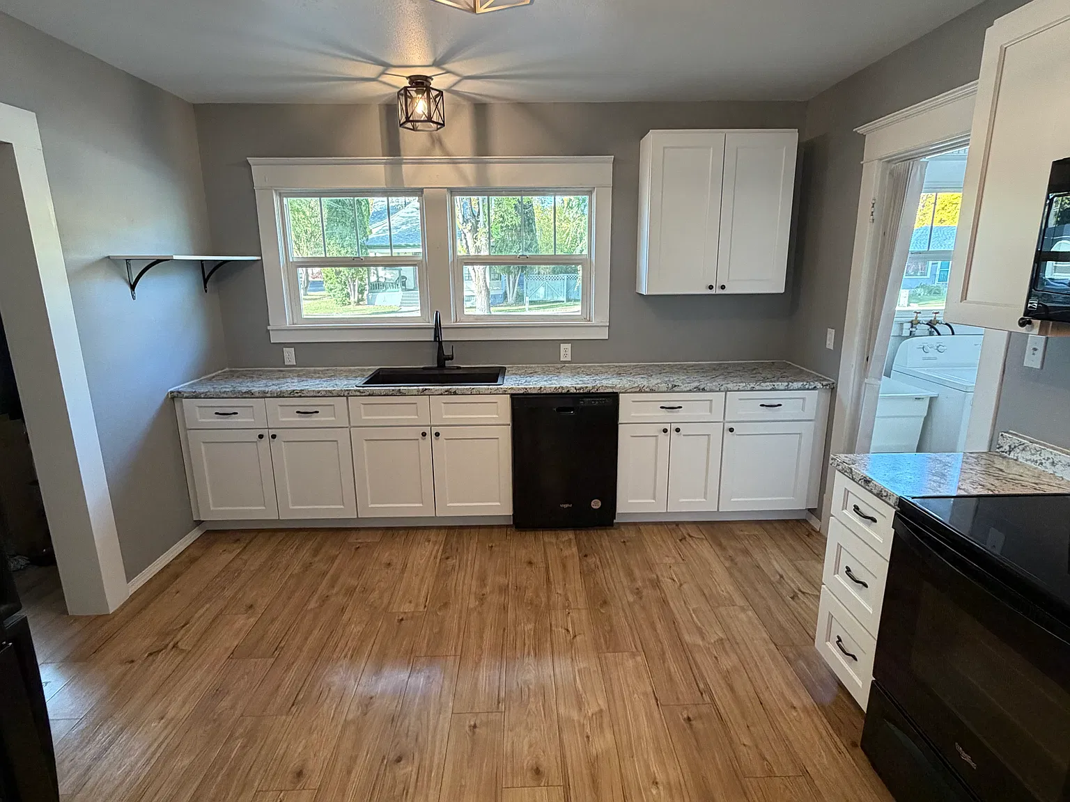 3 bed, 2288 sqft, $1,700 — Photo 2