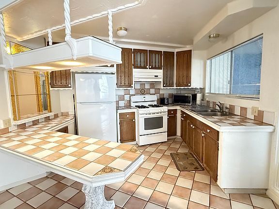 5th image of 411 Brook Dr #A