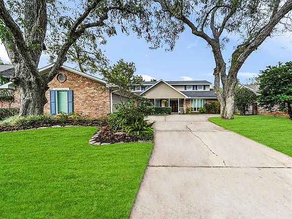 Wonderful 2 story, 4/2 full, 2 half bath/2 home located on a gorgeous lot with lovely curb appeal, large trees, mature landscapi
