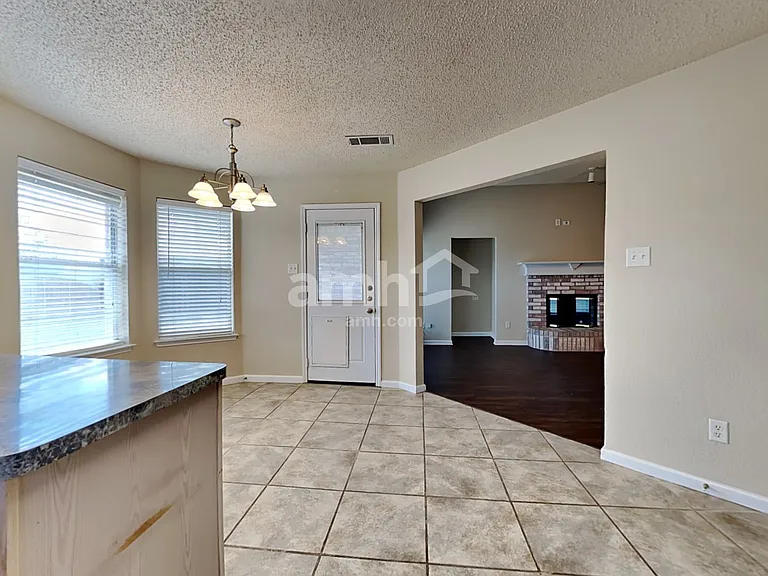 955 Aaron Dr — Photo 5