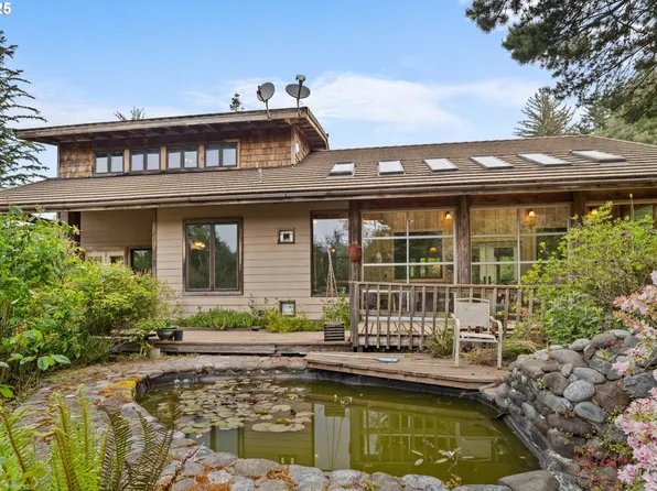 20419 Whaleshead Rd, Brookings, OR 97415