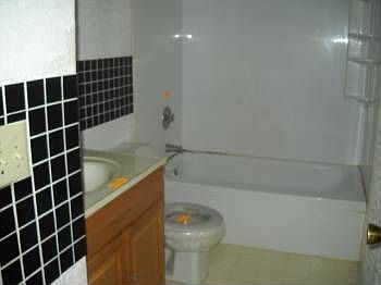 3rd image of 3142 Earlington Ln