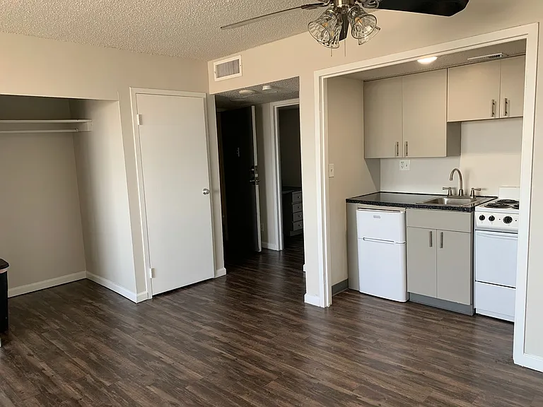 The Regency Apartments — Photo 57