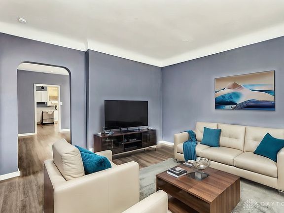 3rd image of 114 W 64th St