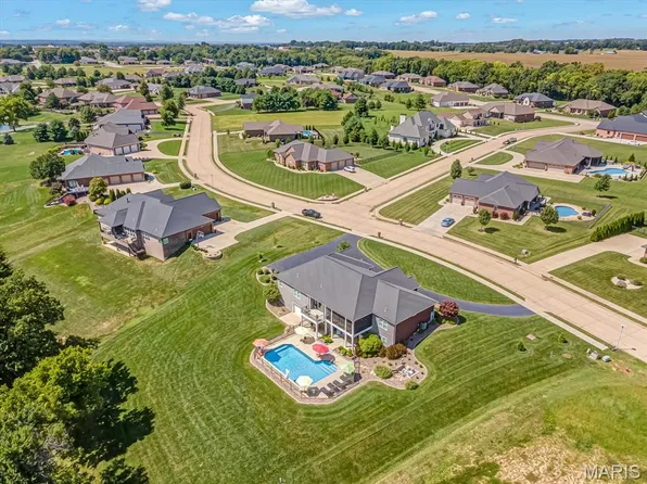 600 Covington Dr, Waterloo, IL 62298