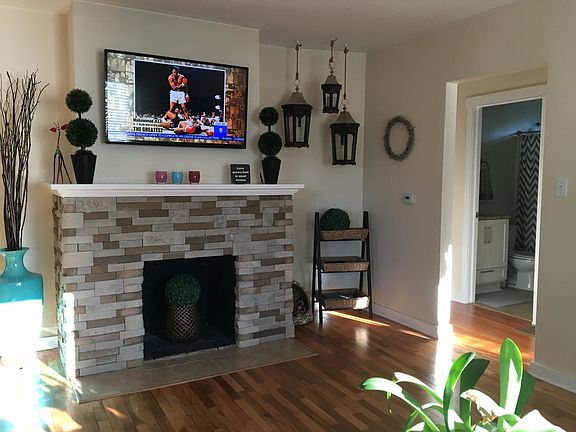 2nd image of 609 Le Lou Wa Pl NE