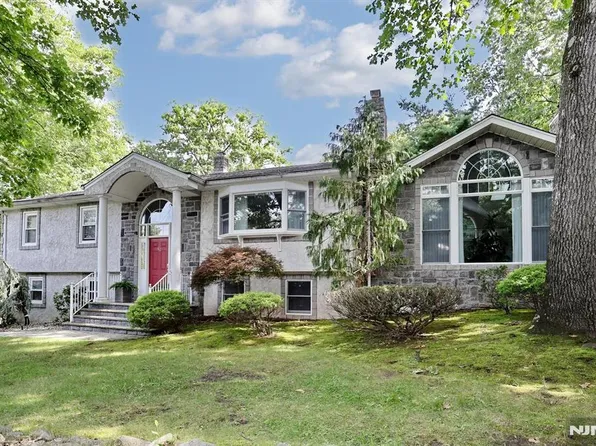 62 Leach Ave, Park Ridge, NJ 07656