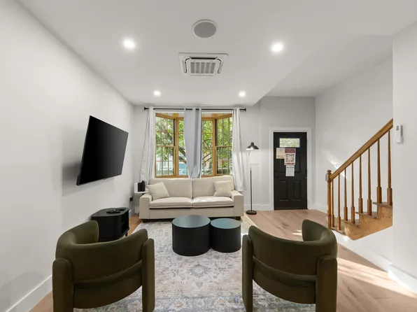 10 Hausman Street image 3 of 30