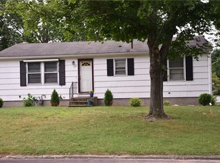 115 Zinnia Dr, Cranston, RI 02920