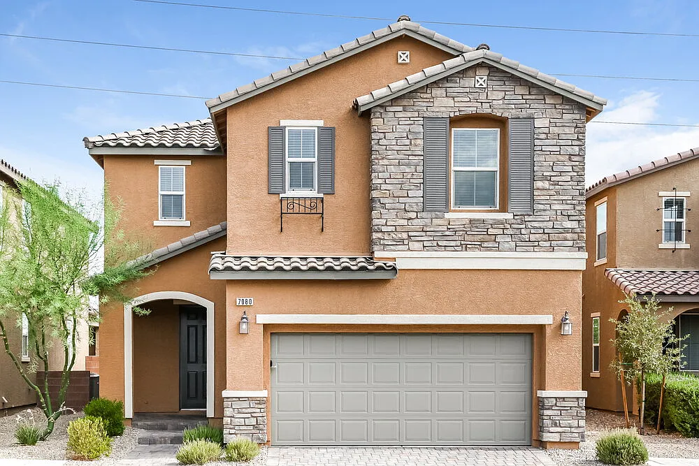 3 bed, 2.5 bath, 1945 sqft, $2,370 — Photo 1