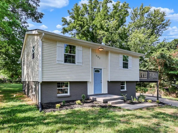 302 Plantation Dr, Clarksville, TN 37042